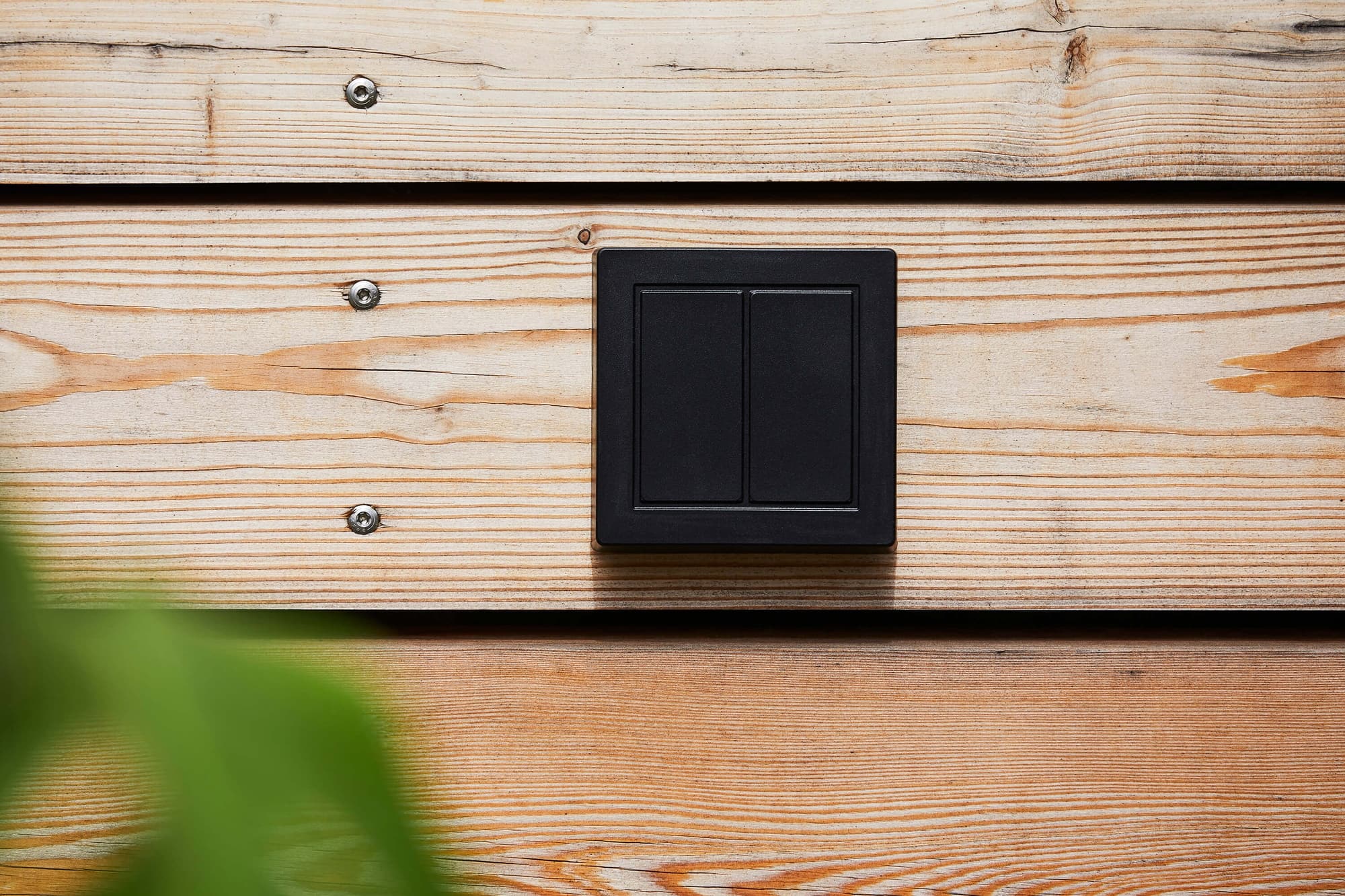 Senic Friends of Hue Outdoor Switch